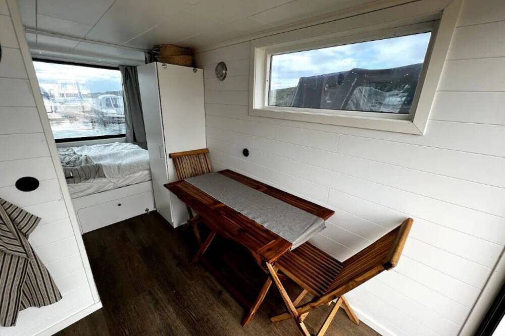 Live next to the sea in a houseboat in the middle of Karlskrona City Center in Karlskrona, Schwedische Ostsee