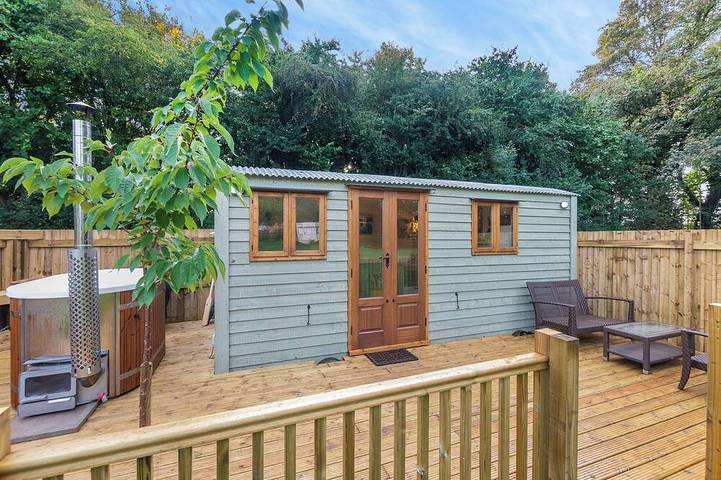 Cottage for 2 people, with garden and hot tub in
