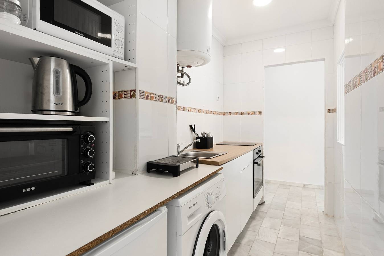 Apartamento entero, Casa de vacaciones 'Ciara' con Wi-Fi y aire acondicionado in Málaga Centro, Málaga