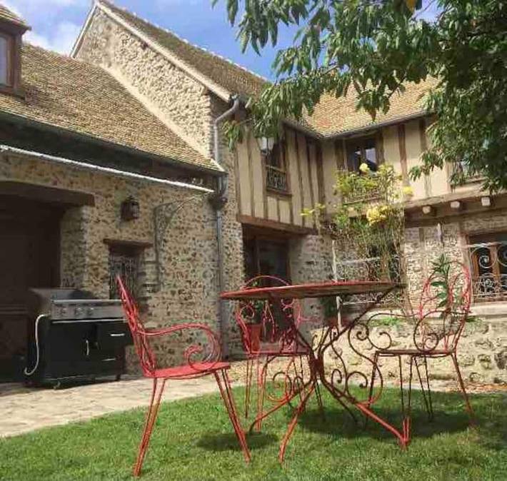 Location de vacances pour 4 personnes, avec jardin à Bû