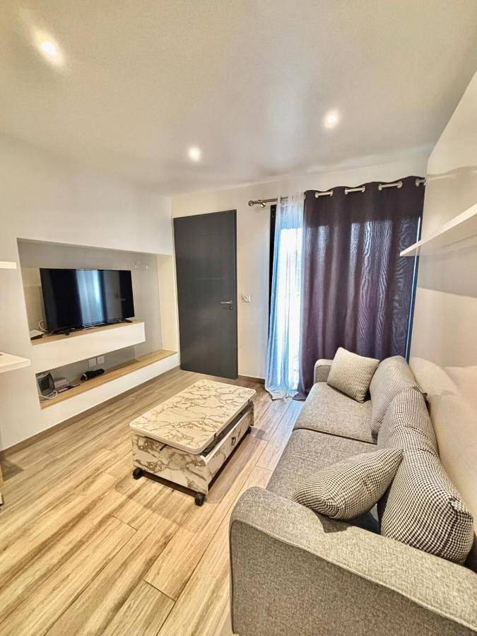 Gîte pour 2 personnes, avec terrasse à Poisy