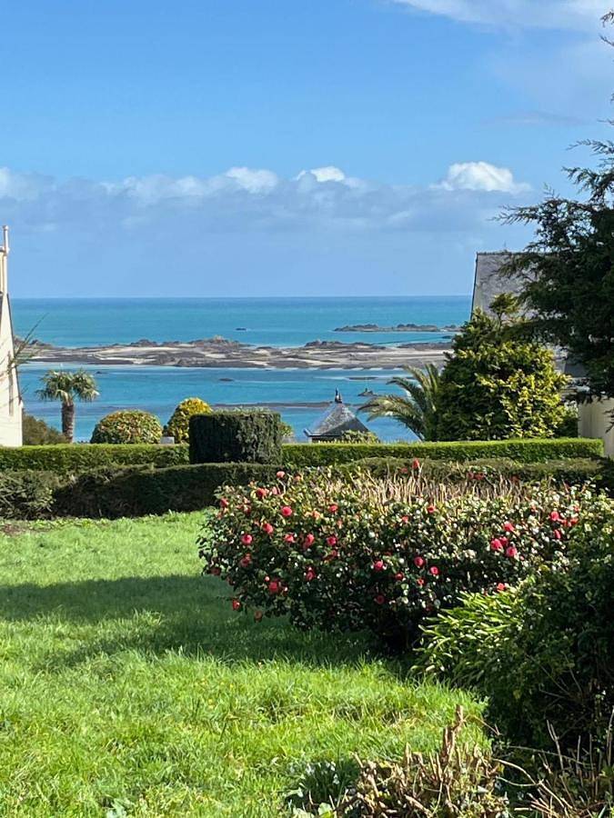 Location de vacances pour 9 personnes, avec Terrasse ainsi que Jardin et Vue dans Plage de Launay
