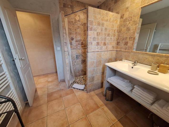 Location de vacances pour 2 personnes, avec piscine ainsi que vue et jardin à Beaumes-de-Venise - 4