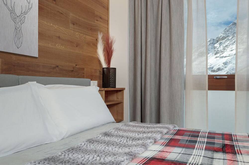 Geheel appartement, New apartment overlooking mountain, private garage, walking distance lifts in Cervinia, Valtournenche en omgeving