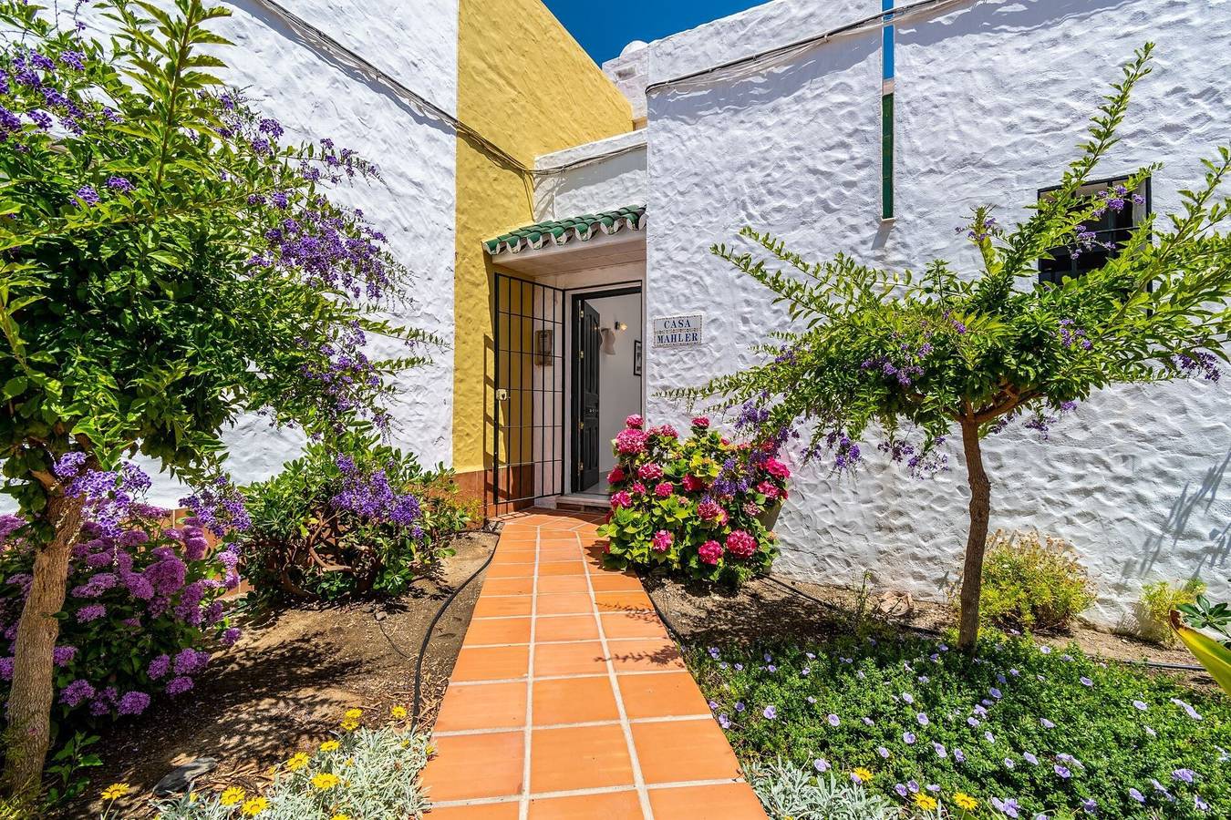 Villa 'Casablanca 7 Nerja' with Sea View, Wi-Fi and Air Conditioning in Casablanca Urbanization, Nerja