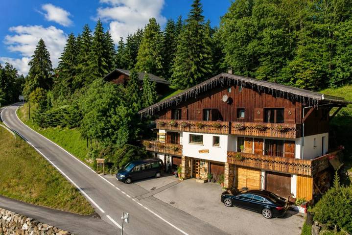 Chambre d’hôte pour 21 personnes, avec jacuzzi et jardin, adapté aux familles en Haute-Savoie - 2