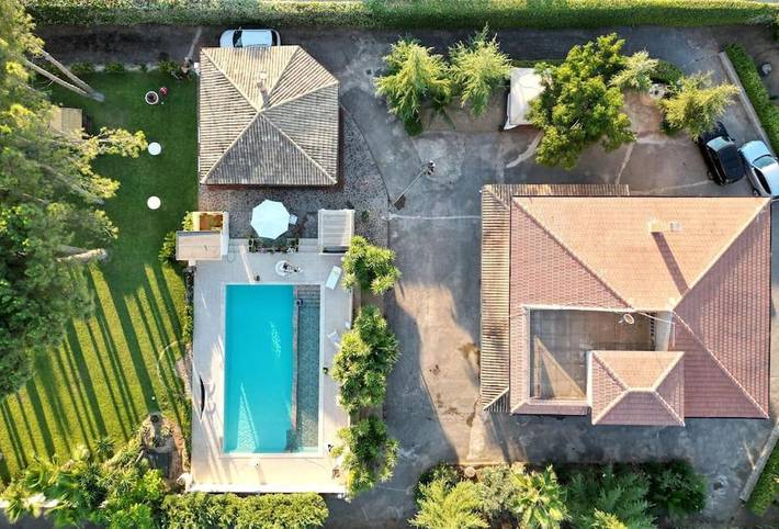 Casa vacanza per 6 persone, con Idromassaggio e Terrazza nonché Giardino e Piscina a Canicattì