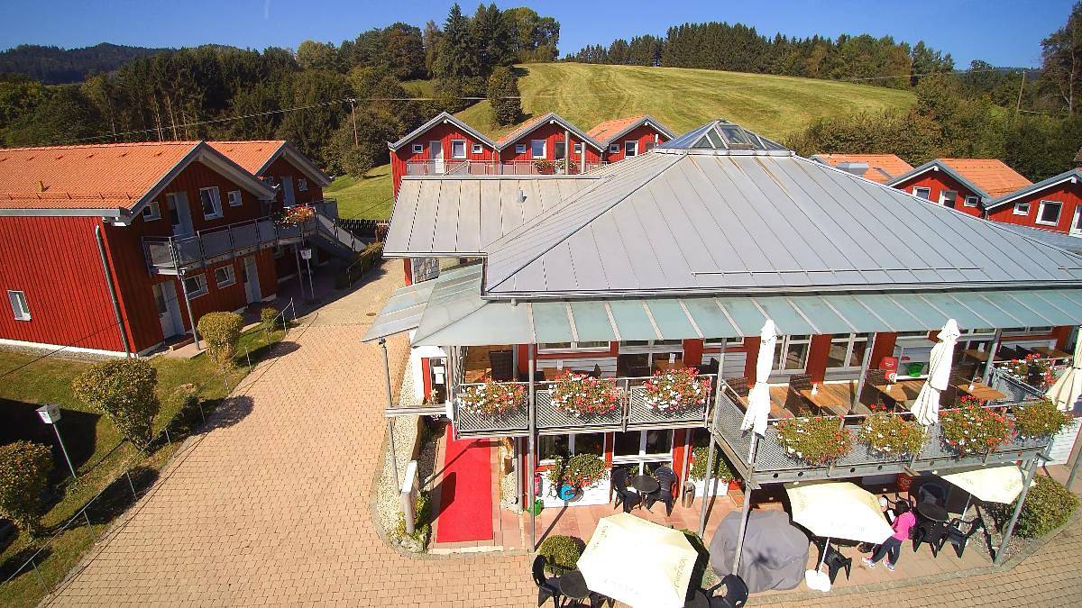 Hotel Bayerischer Wald - Doppelzimmer (25qm) mit kostenfreiem Wlan in Neukirchen (Bayern), Ostbayern