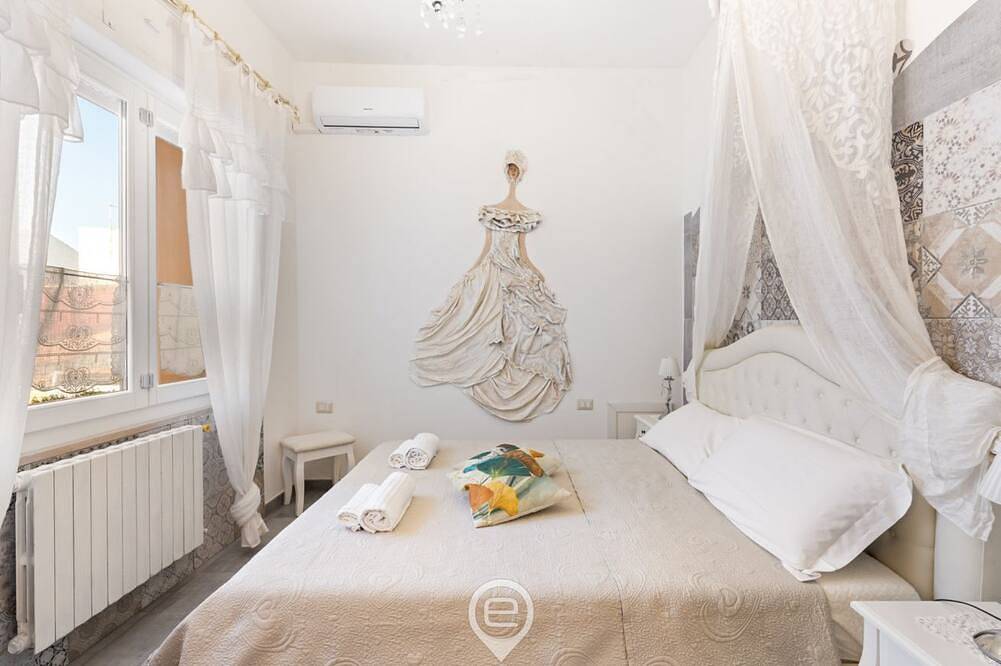 Domo Antico Borgo - White Room in Oristano, Campidano