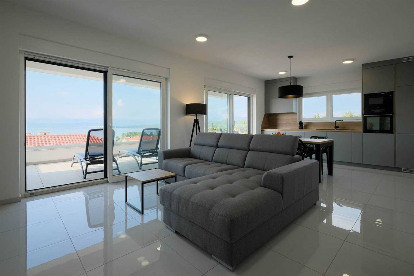 Ganze Wohnung, Sunset Royal Apartment Ii. mit wunderschönem Meerblick in Zidarici, Krk