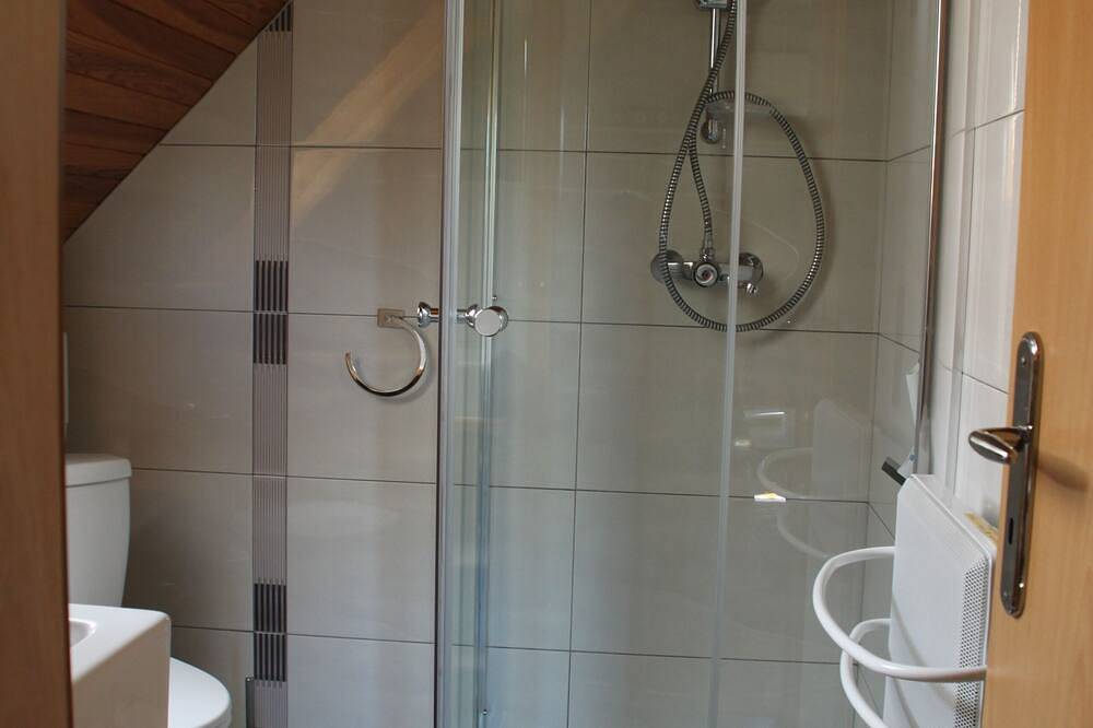 Appartement entier, Alsace gite 3* prox. climatisé jardin balcon piste cyclable petit garage in Oberhergheim, Région de Guebwiller