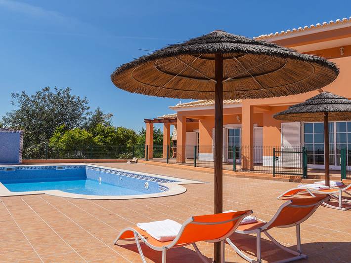 Casa de férias para 8 pessoas, com varanda e jardim em Alcantarilha