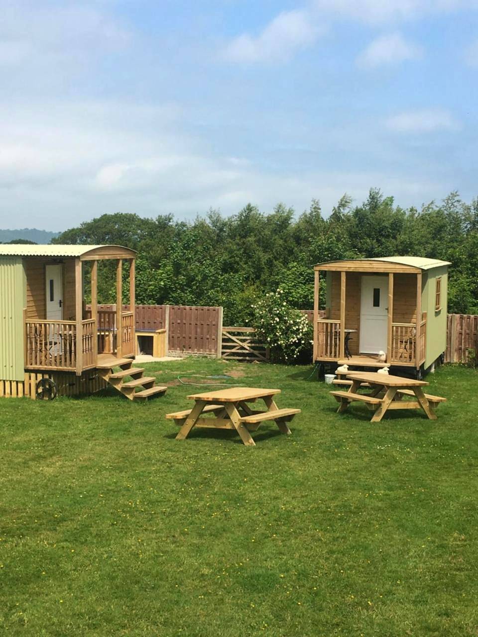 Puffn Shepherd Hut in Bangor, Snowdonia