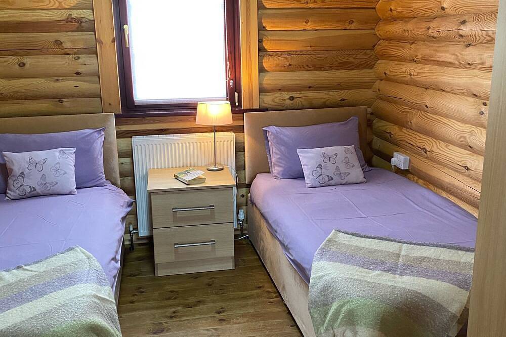 Real Log cabin with hot tub and fire pit. Pet friendly in Allendale, North Pennines AONB