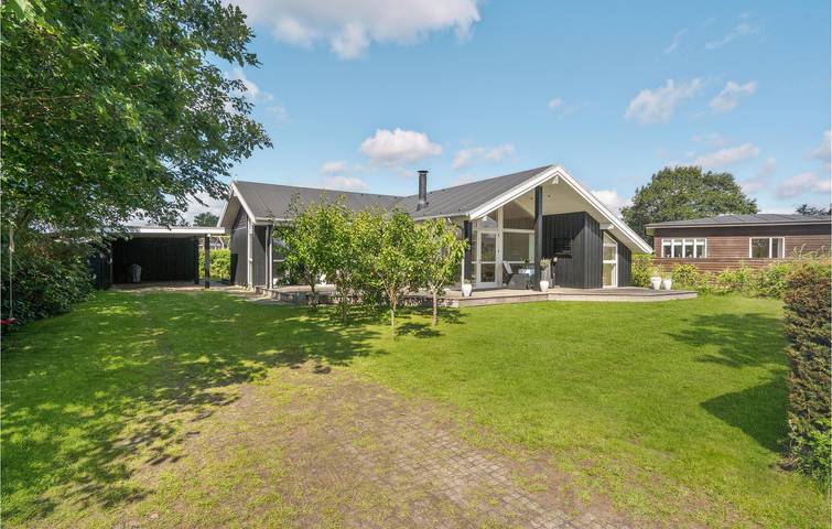 Feriehus for 6 personer, med terrasse og have - 1