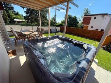Ferienhaus für 10 Personen, mit Garten und Whirlpool sowie Pool in Siofok