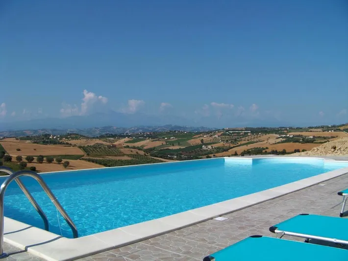 Camping para 4 personas, con jardín además de piscina y vistas - 1