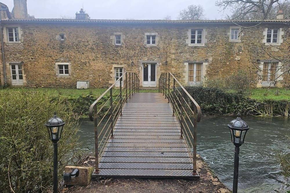 Gîte for large families - sleeps 13 in Vivonne, Vienne