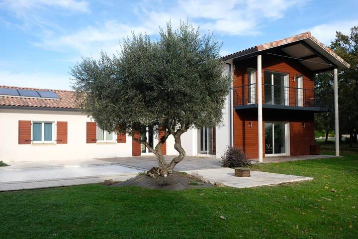 Location de vacances pour 2 personnes, avec piscine ainsi que jardin et vue à Aussonne - 2