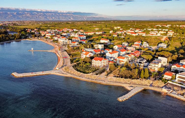 Élégant appartement de deux chambres avec piscine, cuisine et accès à la plage in Nin, Région de Zadar