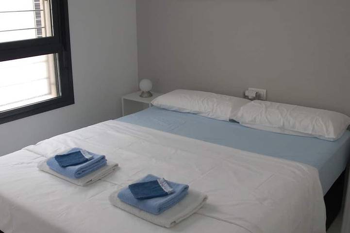 Entire apartment, Modern apartment 250 m from the sea with south facing terrace and swimming pool in Pueblo Latino, Pilar de la Horadada