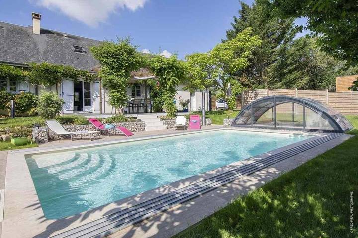 Location de vacances pour 2 personnes, avec Jacuzzi et Terrasse ainsi que Jardin et Piscine à Monteaux