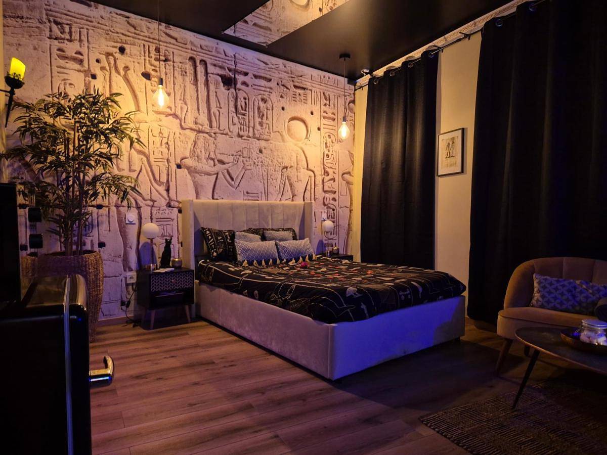 Chambre Spa Toutankhamon in Solesmes, Département Nord