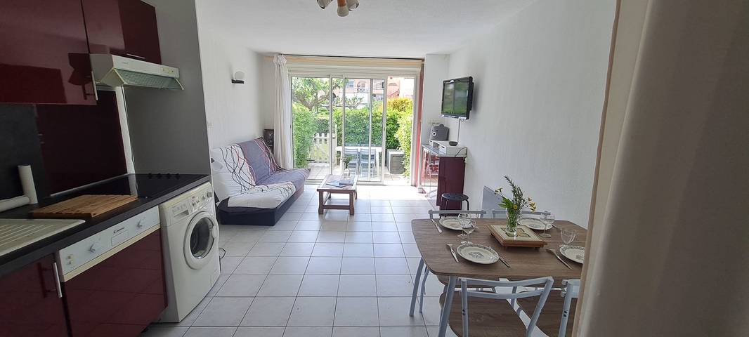 Appartement de vacances pour 4 personnes, avec Terrasse ainsi que Jardin et Piscine