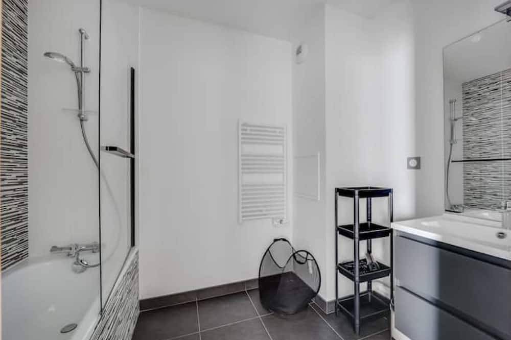 Entire apartment, Élégance en Banlieue Parisienne in Noisy-le-Sec, Seine-Saint-Denis