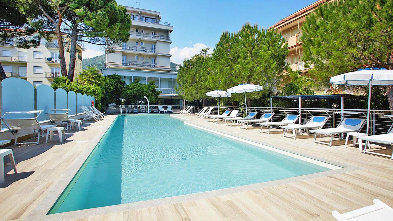 Apartamento vacacional entero, Ferienwohnung für 5 Personen (26 m²) in Pietra Ligure in Pietra Ligure, Pietra Ligure Municipio