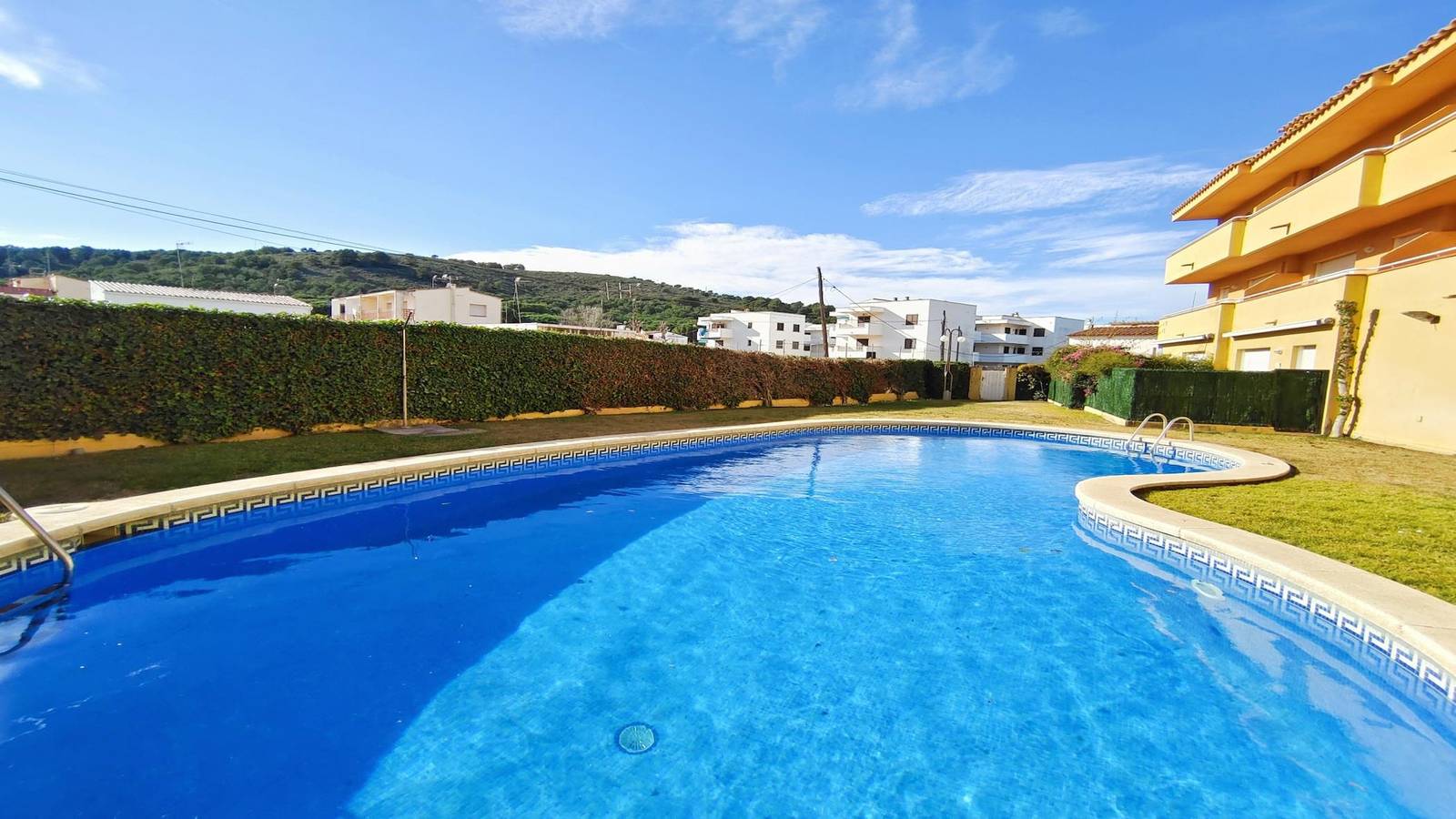 Entire holiday apartment, Duplex Mateua, a 100 meters from the Beach in Punta Montgo, l'Escala
