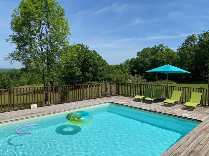 Location de vacances pour 4 personnes, avec vue ainsi que jardin et piscine à Saint-Amand-de-Coly - 4