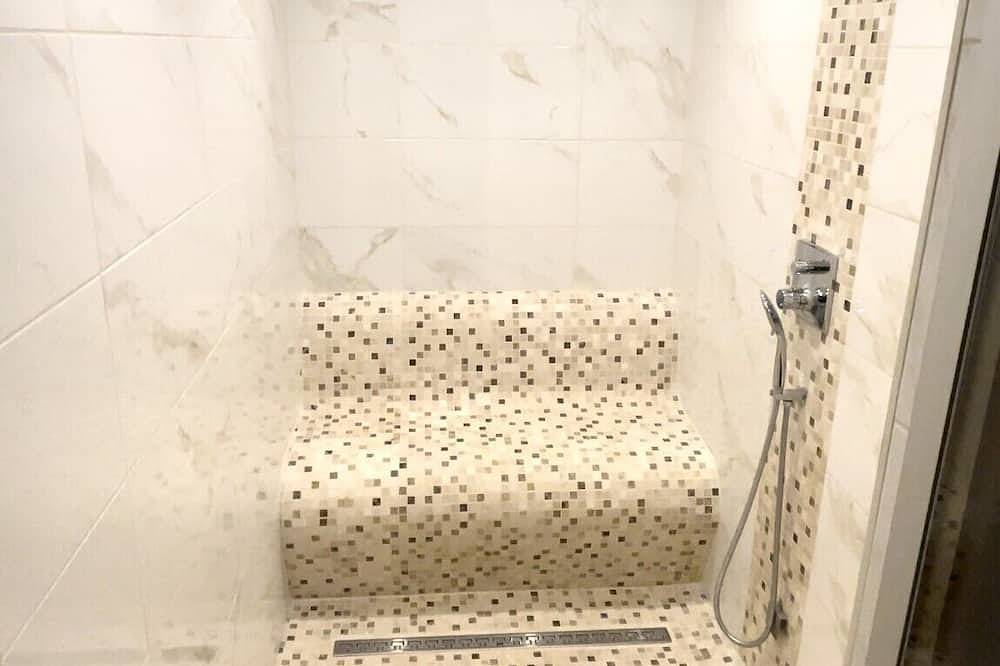 1 Bedroom Guest House with Steam Room and Sauna in Swanley, Kent