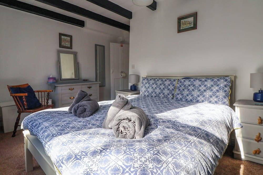Roseberry Cottage, family friendly in Robin Hood’s Bay in Robin Hood's Bay, North York Moors National Park
