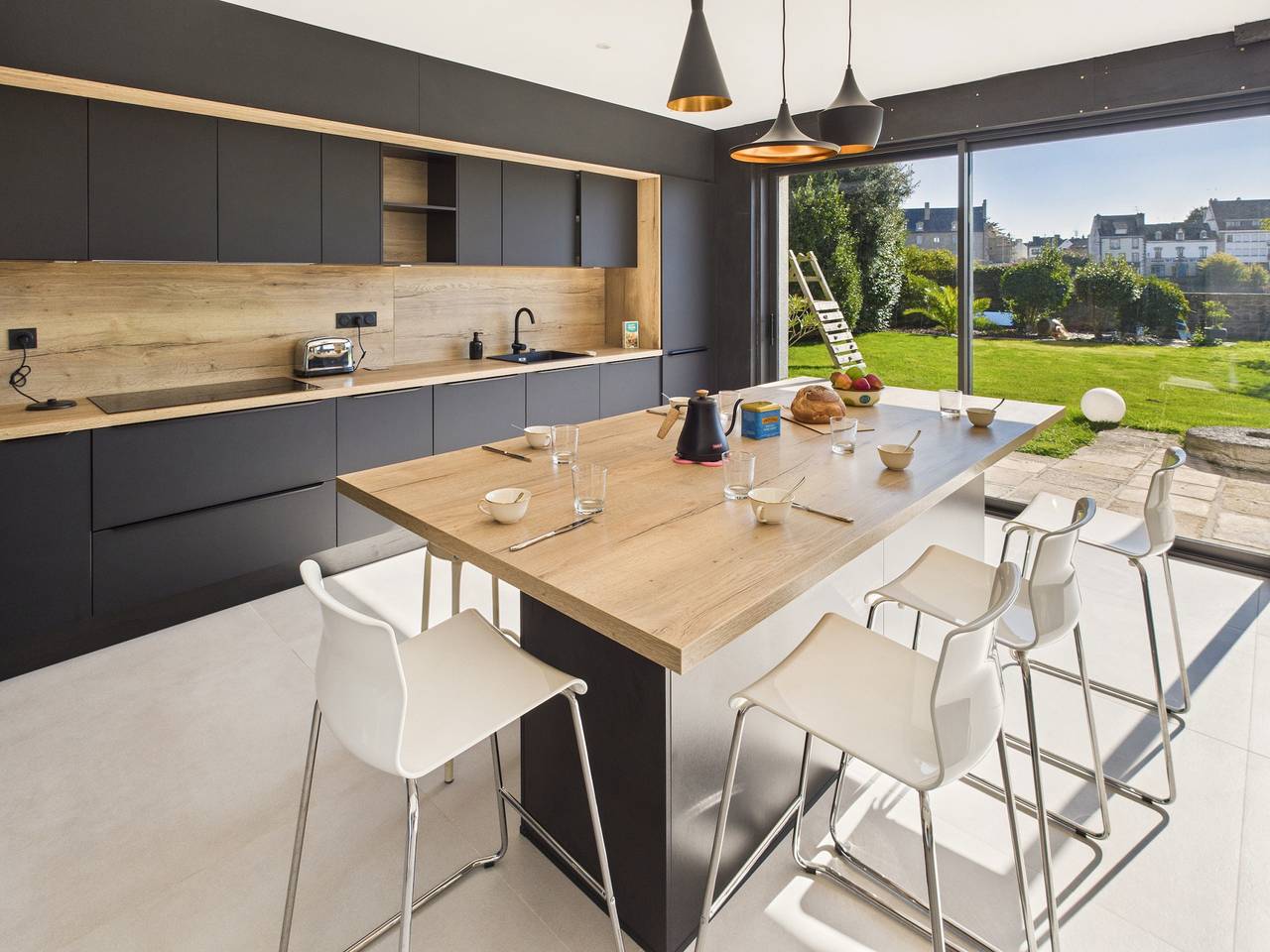 Vue rivière - grande maison et jardin pour 10 in Pont-l'Abbé, Region de Quimper