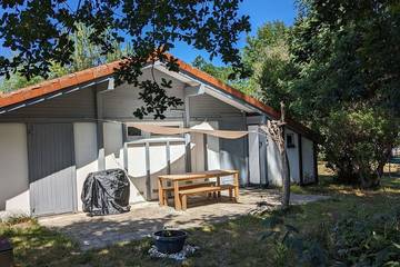 Gîte pour 4 personnes, avec terrasse et jardin à Bias