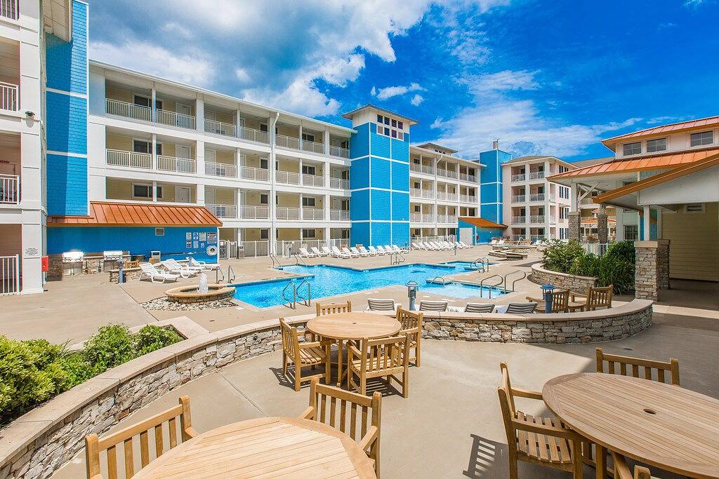 Ganze Wohnung, Luxury oceanfront condo on the beach with balcony & pools in Sandbridge, Virginia Beach