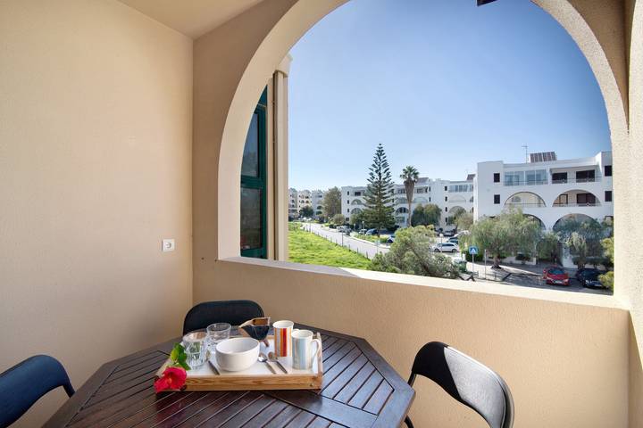 Apartamento inteiro, Apartamento 'Casa Dos Salgados' com Piscina Partilhada, Wi-Fi e Ar Condicionado in Guia, Distrito de Faro