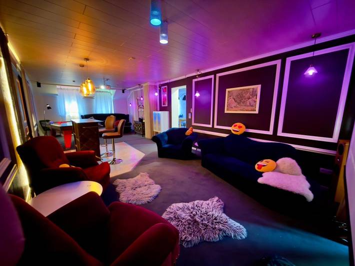 Ferienhaus für 19 Personen, mit Whirlpool und Sauna sowie Balkon, mit Haustier in Rheinland-Pfalz