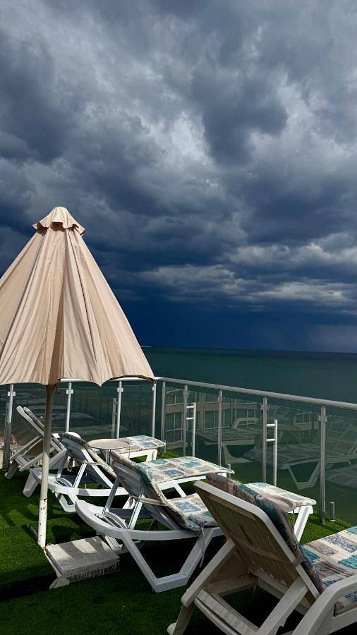 Hôtel pour 3 personnes, avec Terrasse et Piscine ainsi que Sauna et Vue en Ukraine