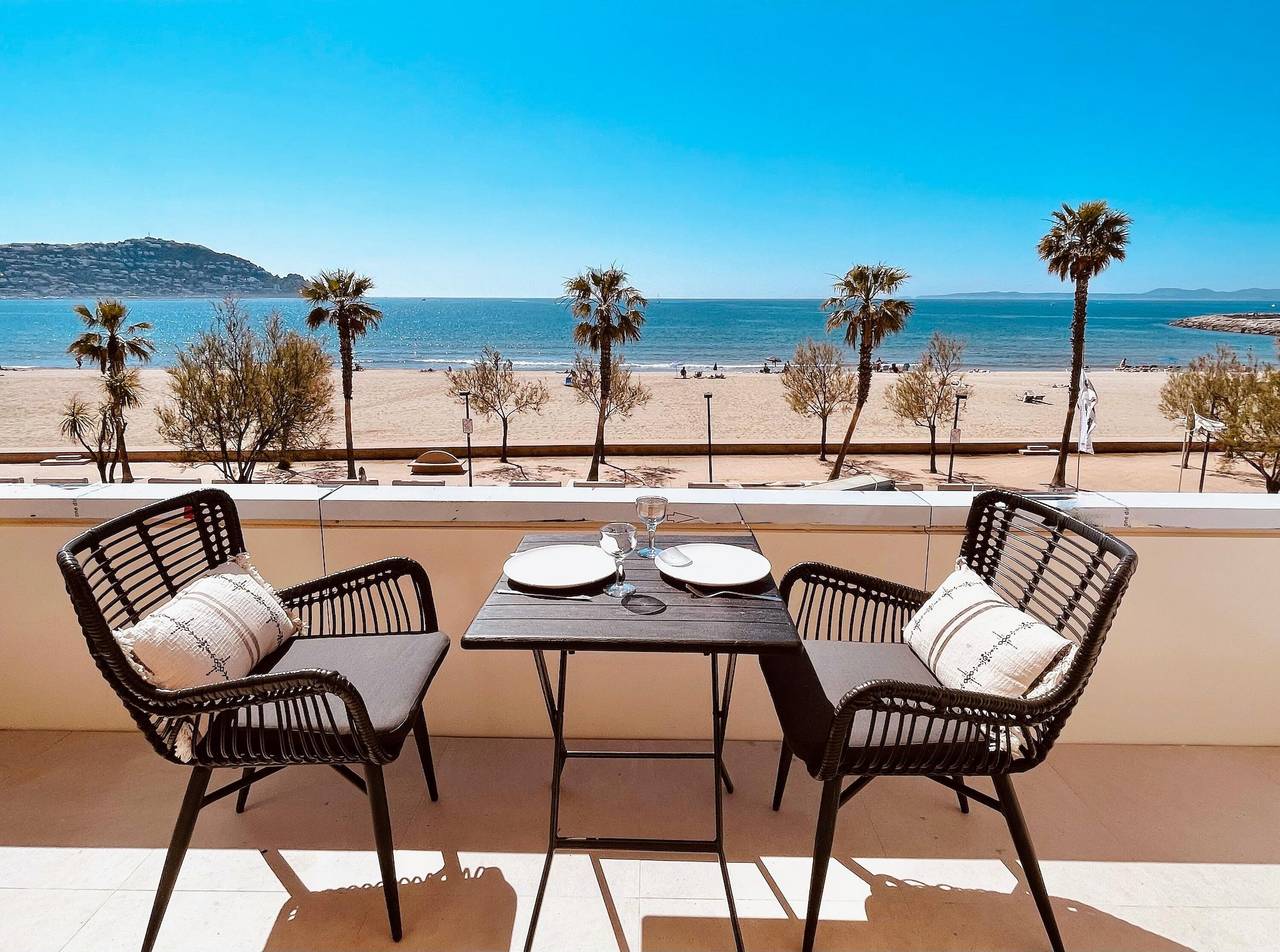 Estudio entero, ¡Encantador apartamento en alquiler en Roses, Costa Brava! A 0 metros de la playa. Disfruta de la piscina comunitaria y las vistas al mar. in Santa Margarida, Roses
