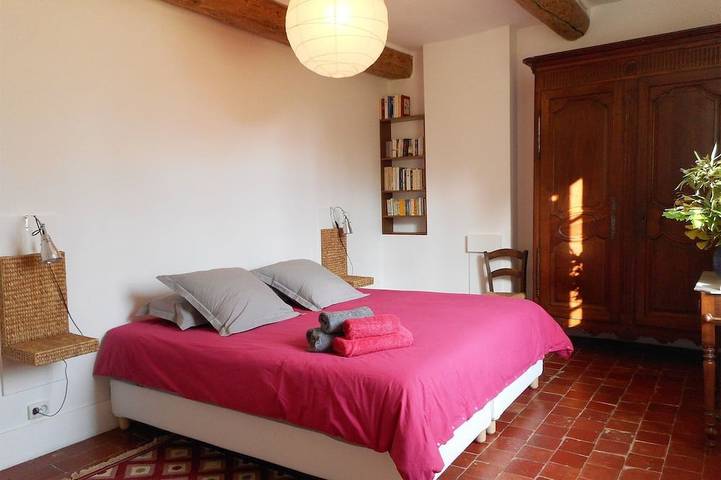 Ferienhaus - 4   Räume - 6   Personen in L'Isle-sur-la-Sorgue, Vaucluse