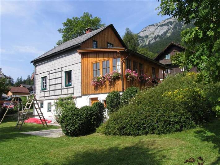 Vakantiehuis voor 6 personen, with Terras and Tuin as well as Uitzicht op het meer in Grundlsee