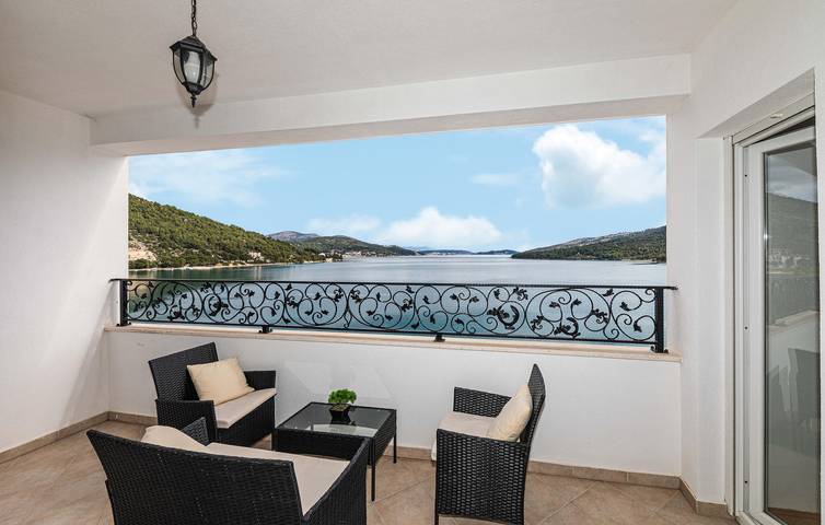 Location de vacances pour 6 personnes, avec Terrasse à Marina