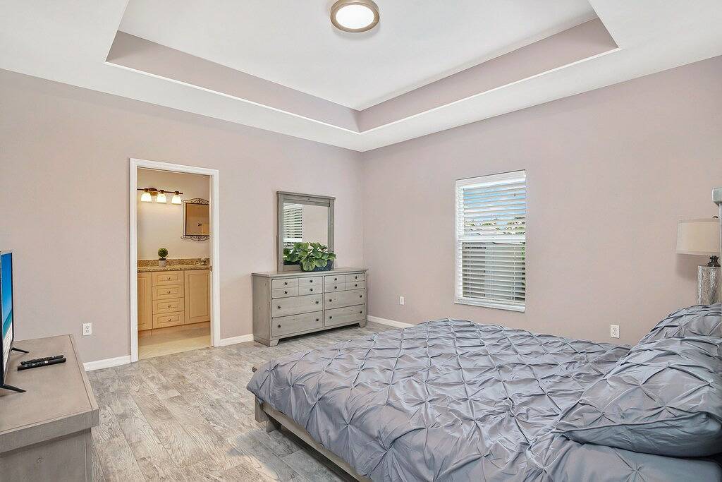 Modern 4- bedroom just 1 mile from gorgeous Naples beach in Southwest Florida