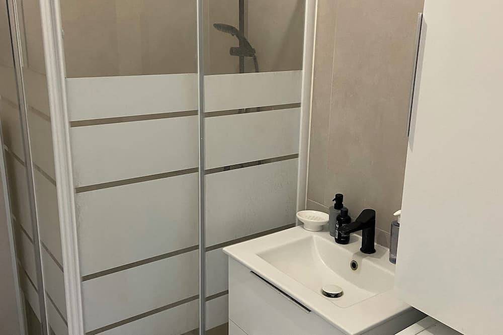 Apartamento entero, Nice new Studio 10mins from Bordeaux and 50m from the tramway in Cenon, Región de Burdeos