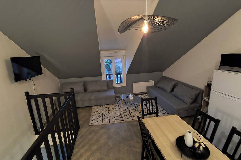 Appartement entier, Appartement la cabane perchée 9 personnes in Yvré-l'Évêque, Sarthe