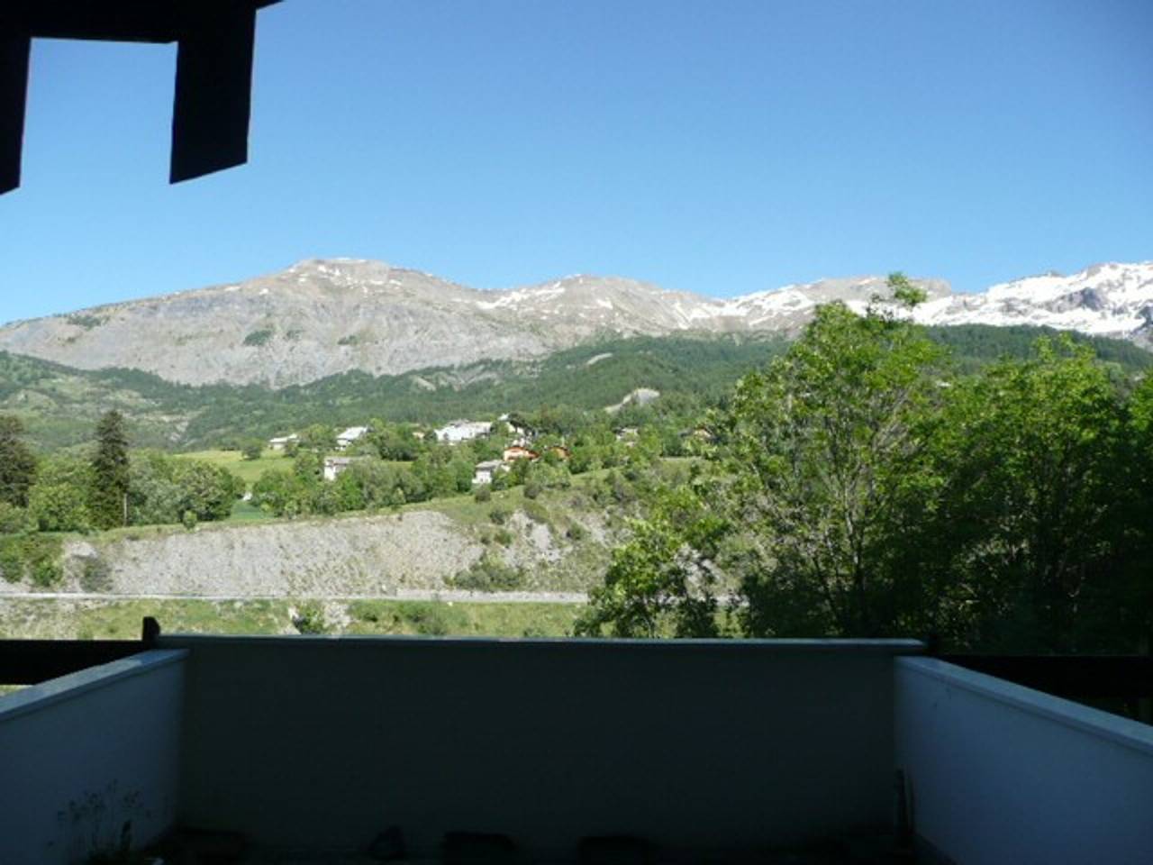 Entire studio, Cozy studio at slopes with private parking in Le Sauze, Enchastrayes