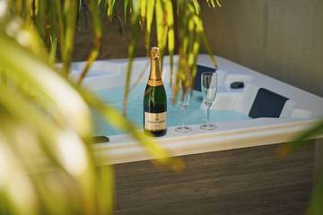 Appartement de vacances pour 2 personnes, avec terrasse et jacuzzi, animaux acceptés en Charente