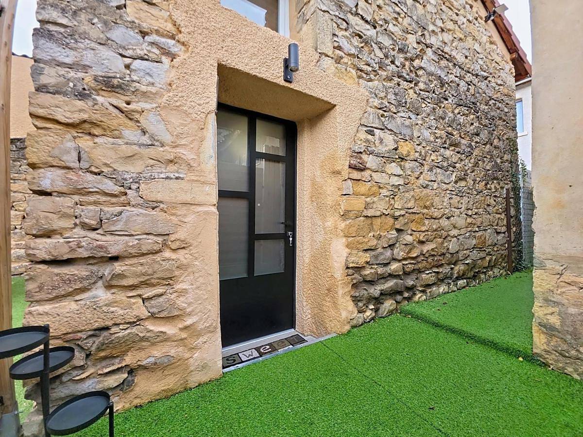 Appartement entier, One-Bedroom Apartment in La Verpillière, Région de La Tour-du-Pin